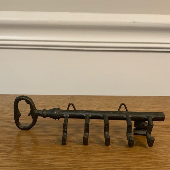 None Other - Decorative key holder for house and car keys cast iron